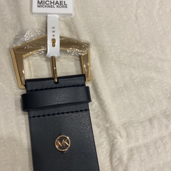 Michael Michael Kors Womens black leather with Strech brand new belt